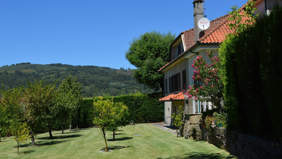 Vila Verde House | Large stone house in a wooded property with swimming pool