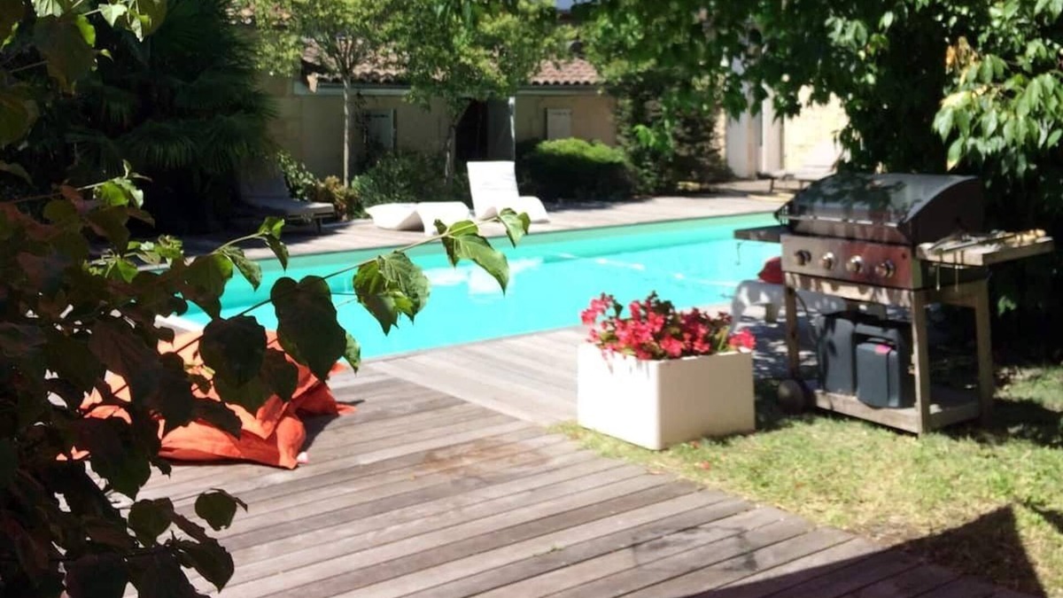 Blanquefort House | Large stone house with swimming pool