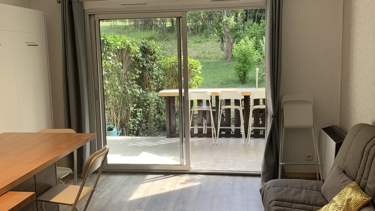 Barcelonnette Apartment | Large studio 4/6 people south facing balcony terrace garden