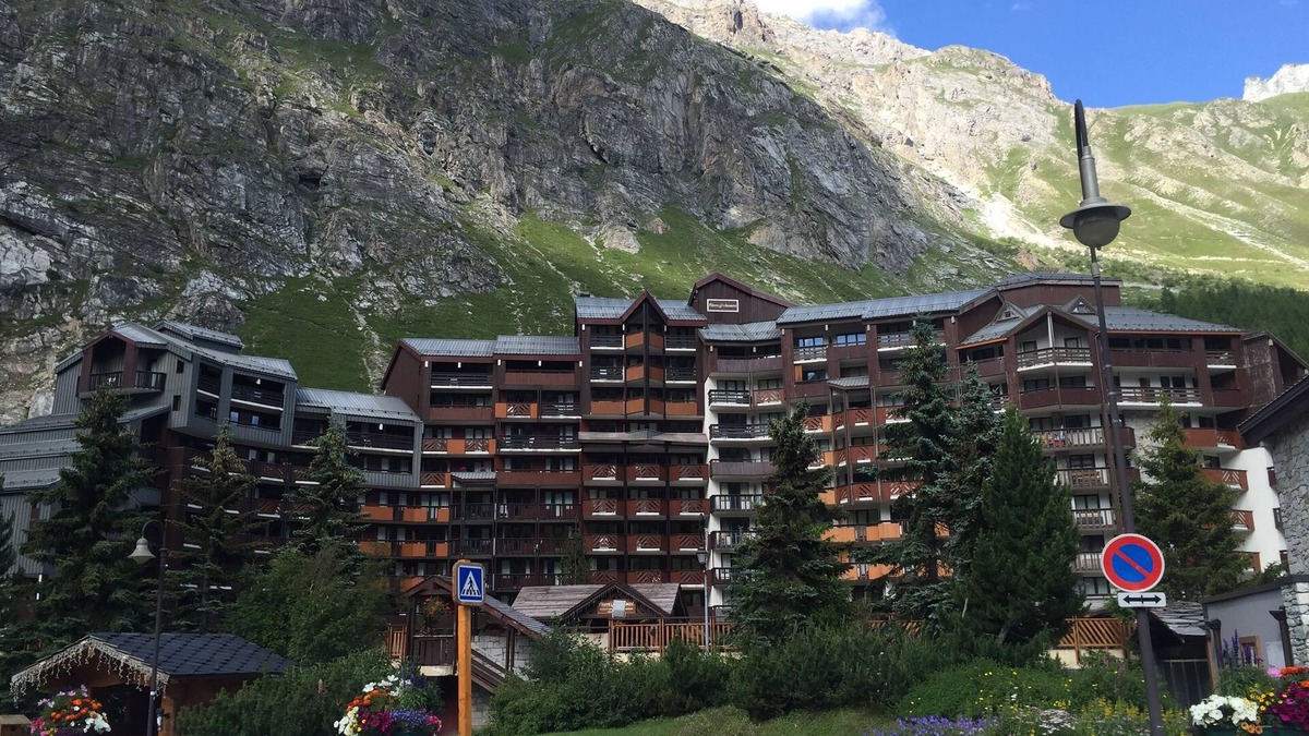 Val-d'Isere Apartment | Large studio 4p 32m2, facing ski lifts, near shops