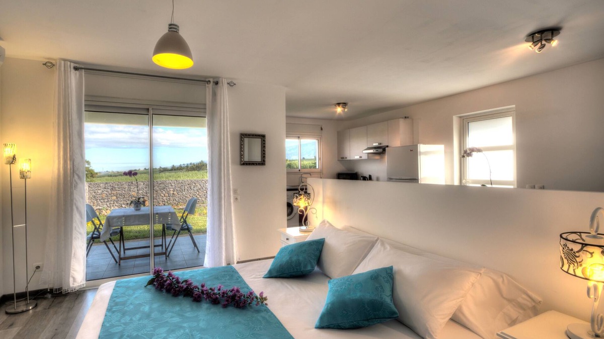 Saint-Pierre De La Reunion Apartment | Large studio in an idyllic setting of a private residence in Saint-Pierre