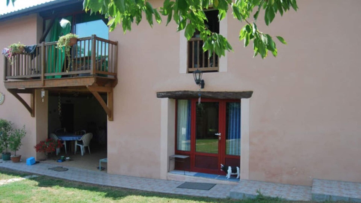 Saint-Loubouer Apartment | Large Studio surrounded by extensive garden with pool