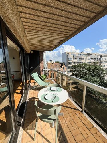 Ostend City Centre Apartment | Large sunny and bright apartment with park view