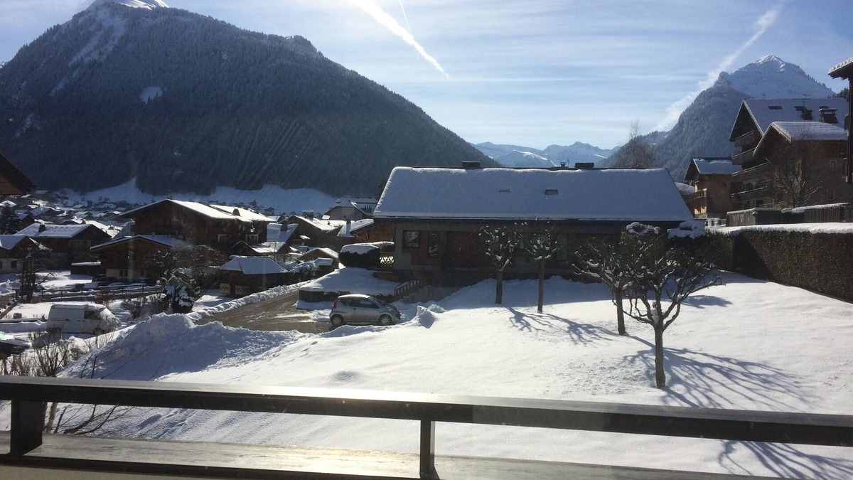 Morzine Apartment | Large sunny and bright 2 bed Apartment
