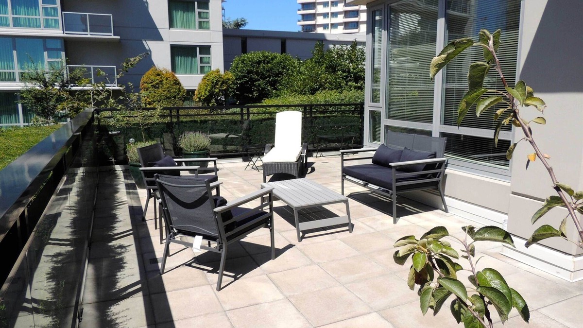 Downtown Victoria Condo | Large Sunny South Facing Terrace, Free Parking - Many Amenities
