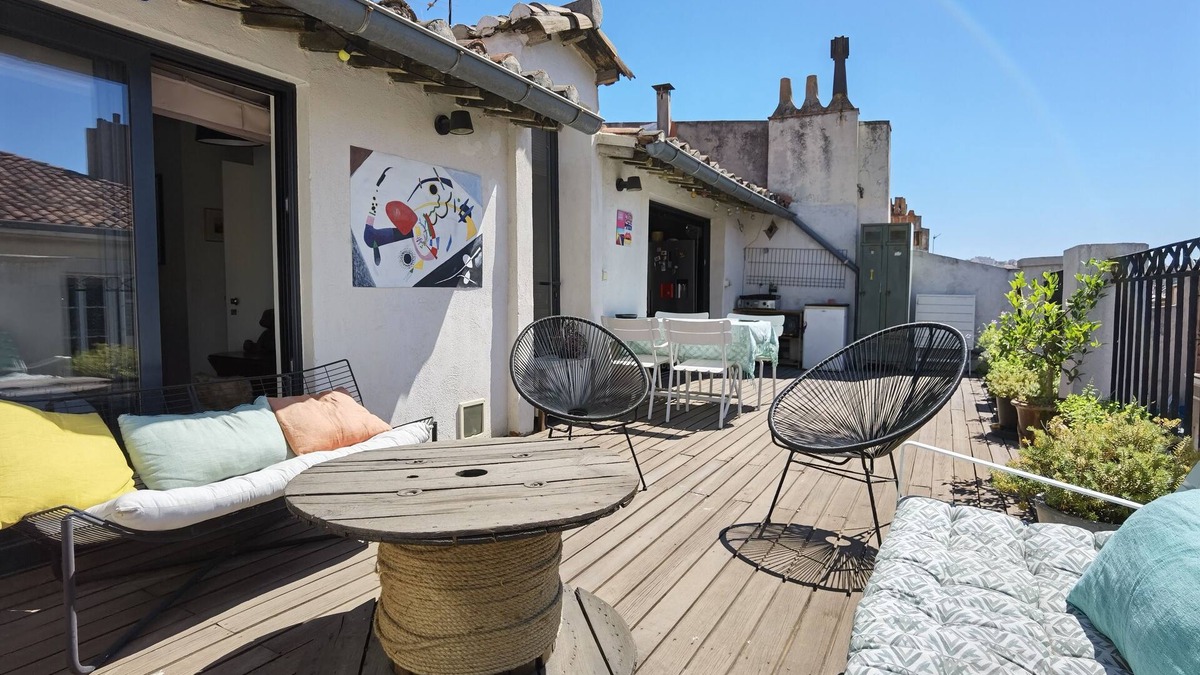 Notre-Dame du Mont Apartment | Large T2 with terrace in the heart of Marseille