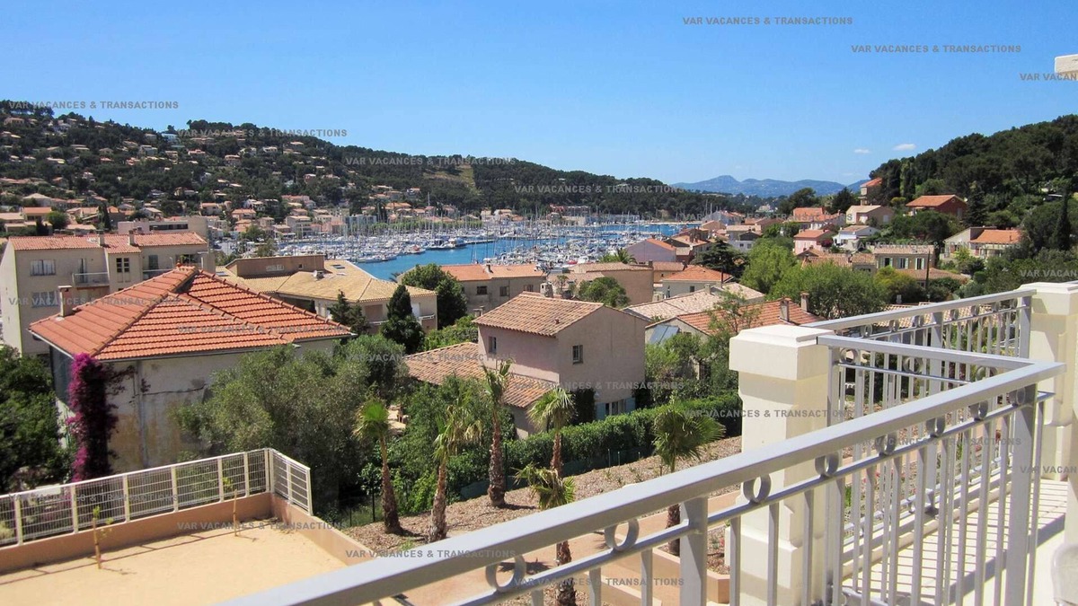 Saint-Mandrier-sur-Mer Apartment | Large terrace with sea view, recent residence, everything on foot