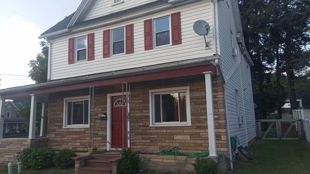 Hawk Run House | Large three-bedroom home in downtown Philipsburg.