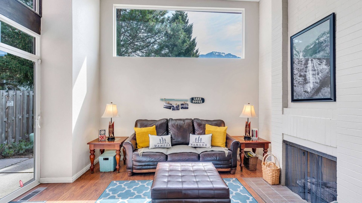 Pleasant View House | Large Townhouse, 3Bd/3Ba, Near BYU Stadium/BYU