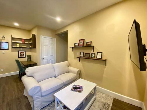 North End House | Large Townhouse, Lower Floor with AC, City Center