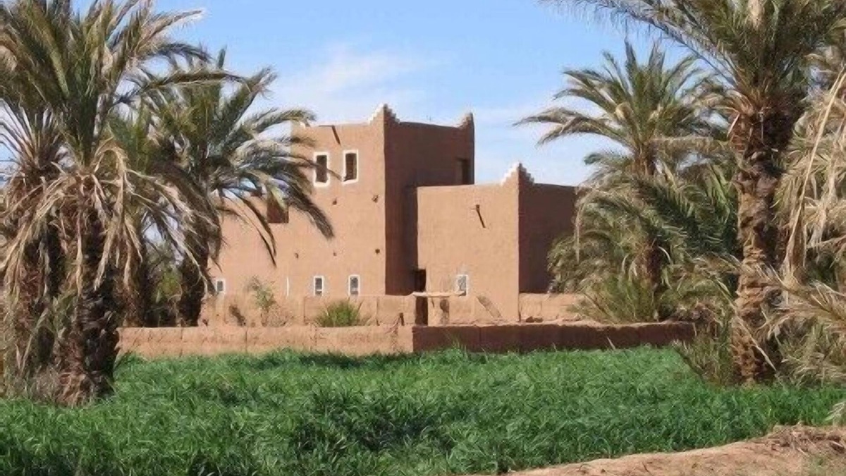 M'Hamid El Ghizlane House | large traditional adobe riad on the edge of the sahara
