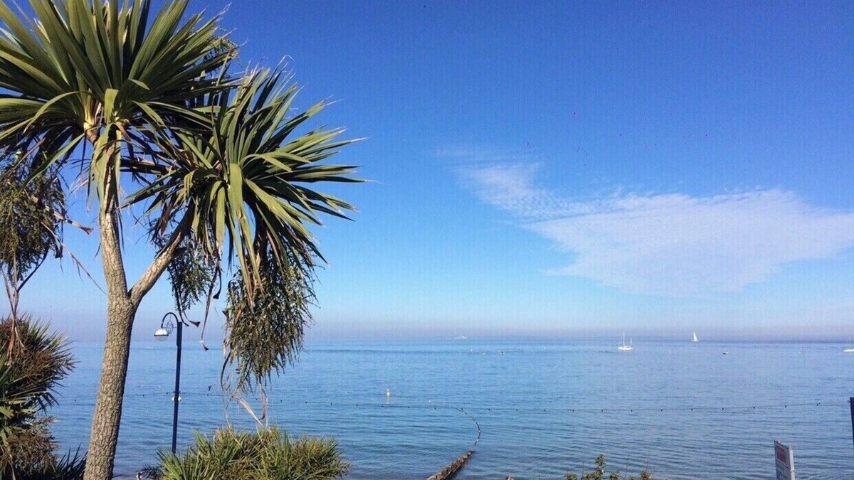 Langton Matravers Apartment | Large Traditional Stone 3 Bedroom 1ST Floor Apartment On The Jurassic Coast.