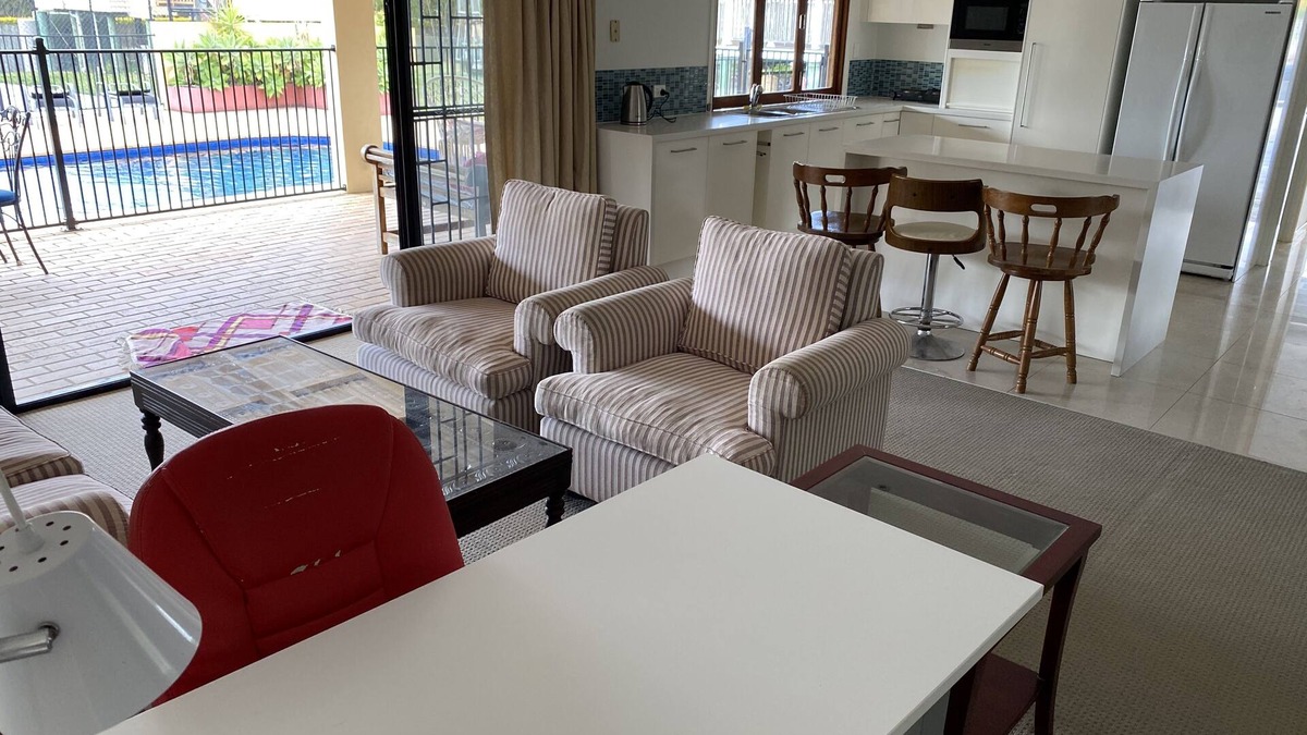 Belmont House | Large Two Bedroom Acreage Apartment