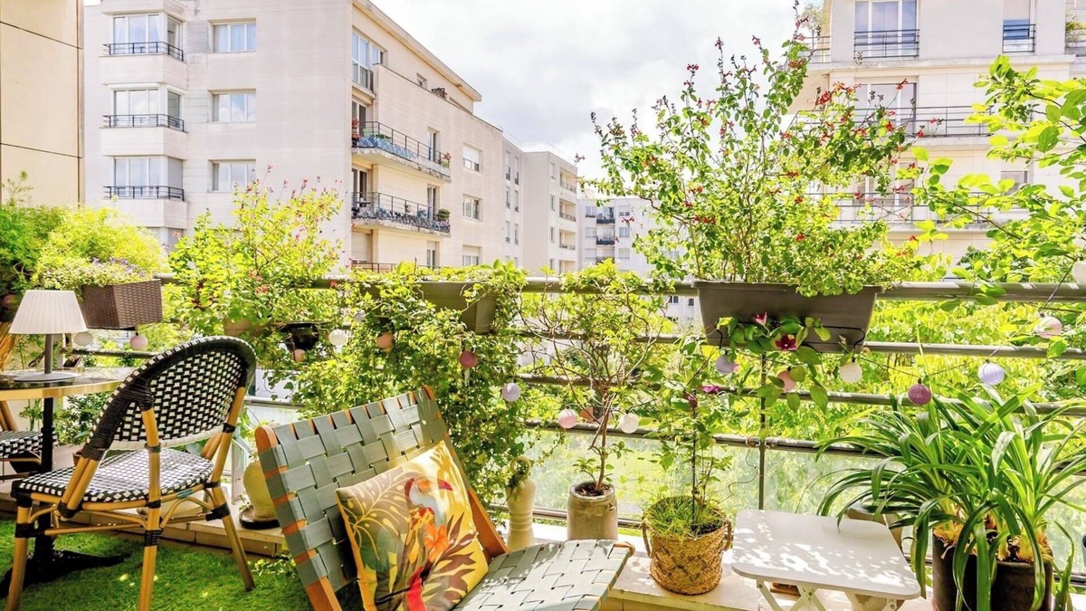 Combat Apartment | Large Two-bedroom Flat to Rent in Paris,100m From Beautiful Buttes Chaumont Parc
