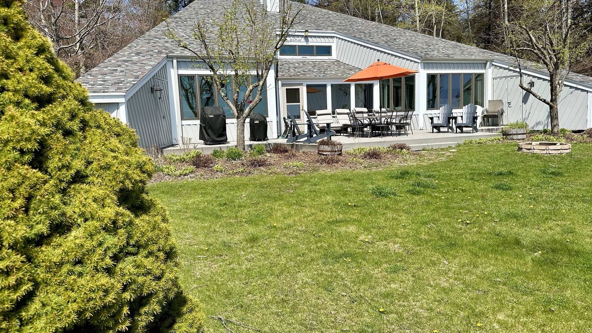 Oostburg House | Large Unique & Artistic Lake Michigan Beach House/Awesome Game Room