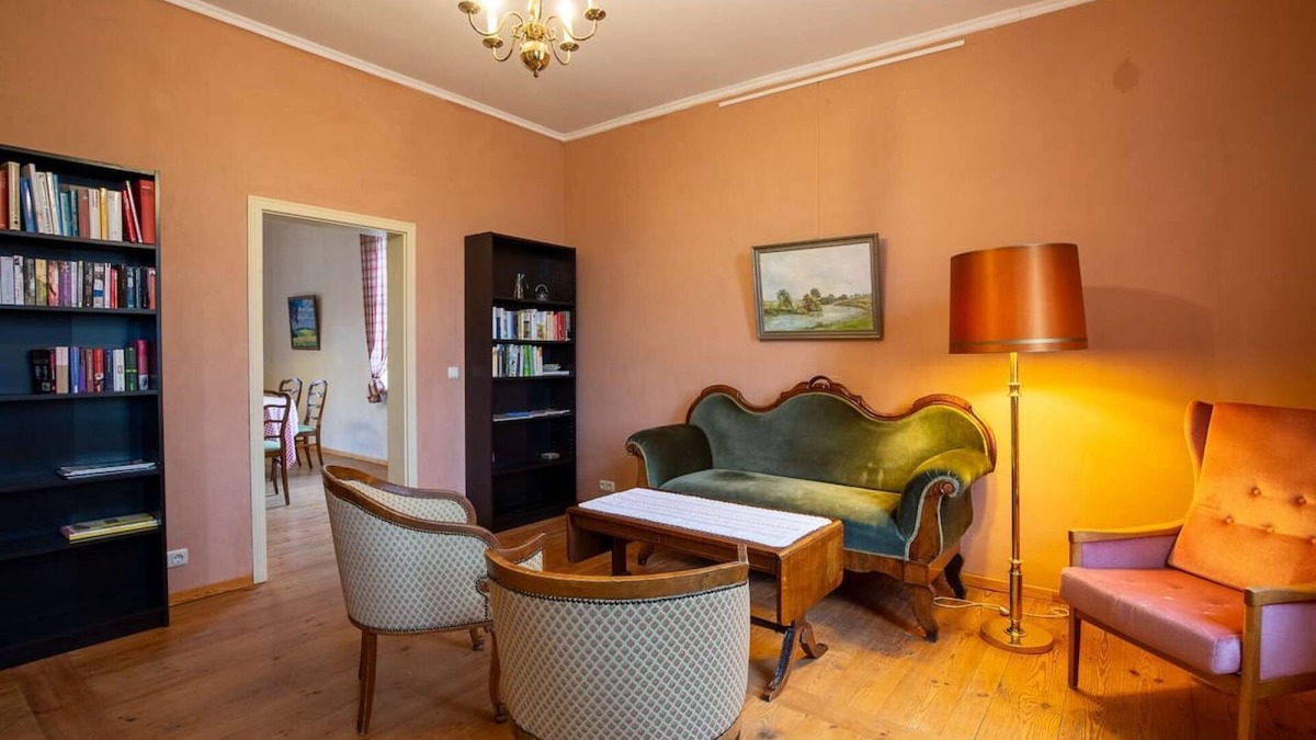 Borrentin Apartment | Large vacation apartment in an old pastorate with fireplace and garden