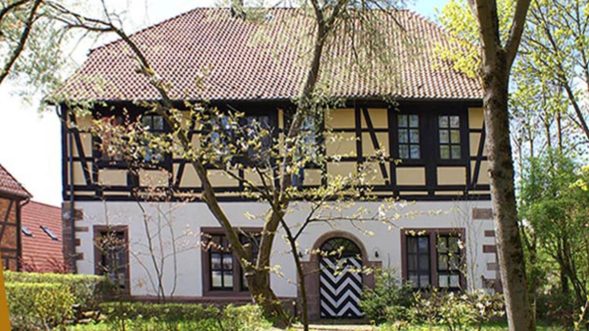 Hardegsen Apartment | Large vacation apartment in a unique historic building - also for musicians