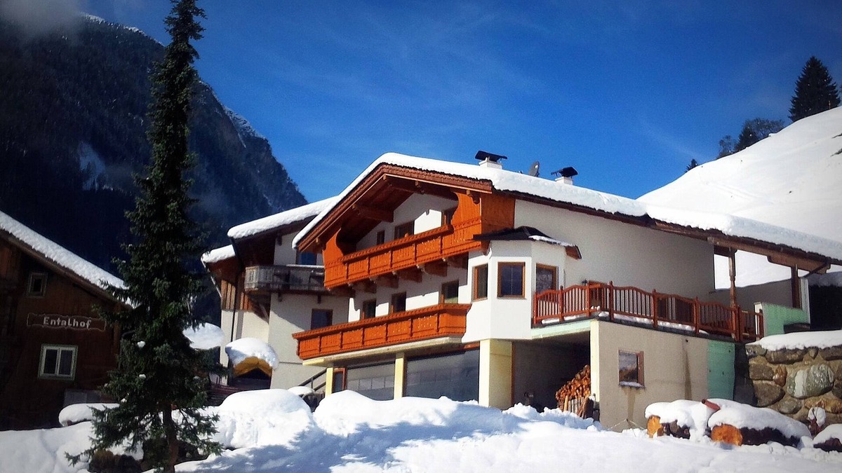Finkenberg House | Large vacation home on a farm - ideal for families and groups