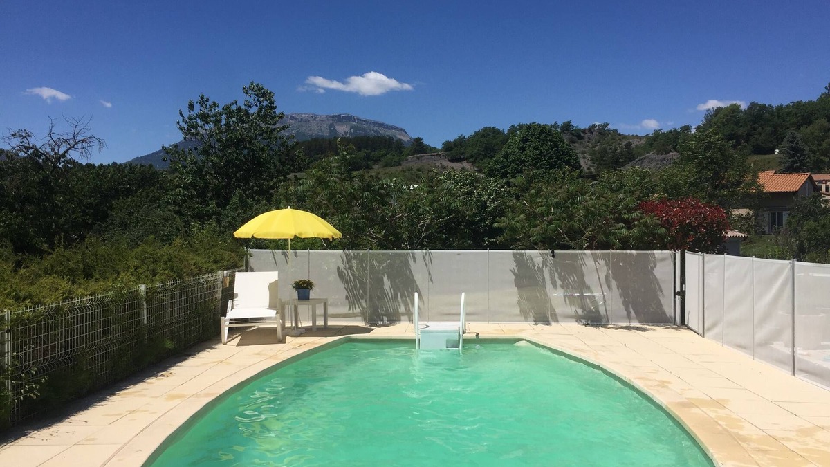 Tallard House | Large vacation home with child-safe pool on the edge of the village of Tallard