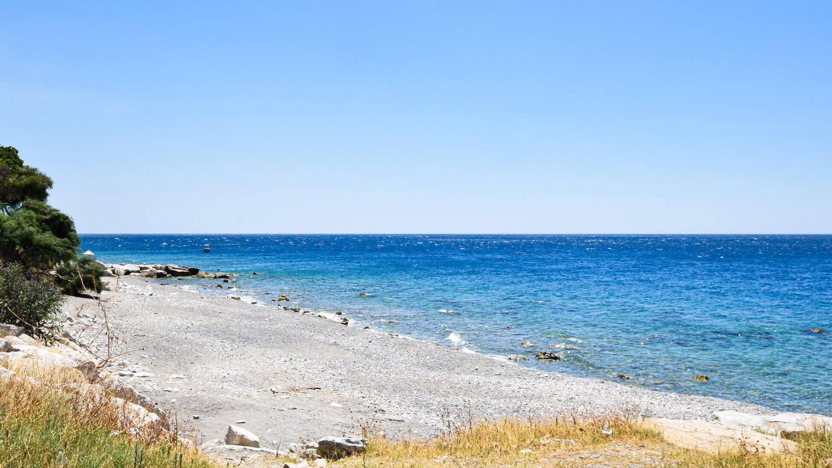 Lazzaro House | Large vacation home with plenty of space for the whole family and a fantastic view of the sea.