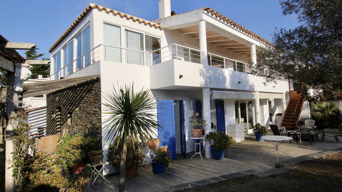 Cadaques House | Large, very quiet house close to the center, swimming pool, 5 minutes from the beach. Saturday to Saturday