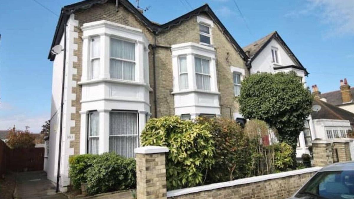 Beverley Apartment | Large Victorian 4 bed apartment close to central London