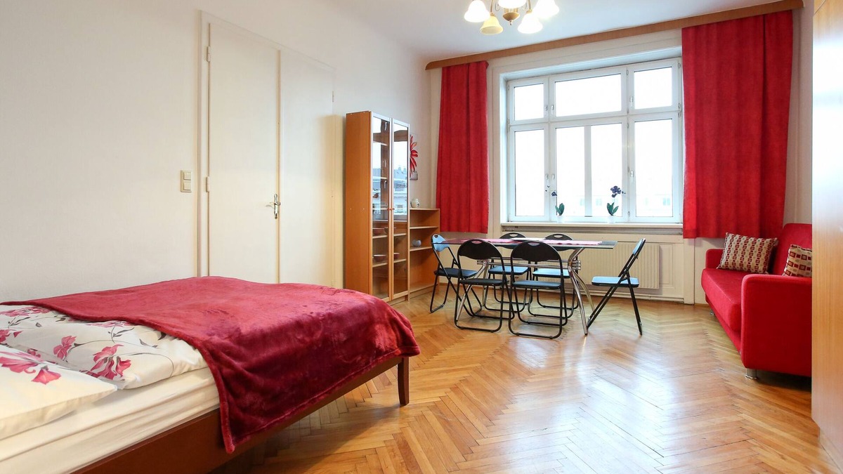 Josefstadt Apartment | Large Viennese old building apartment with flair