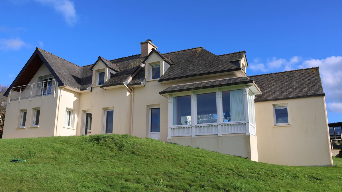Landeda House | Large Villa (265m2) sleeps 11/12 with breathtaking sea view