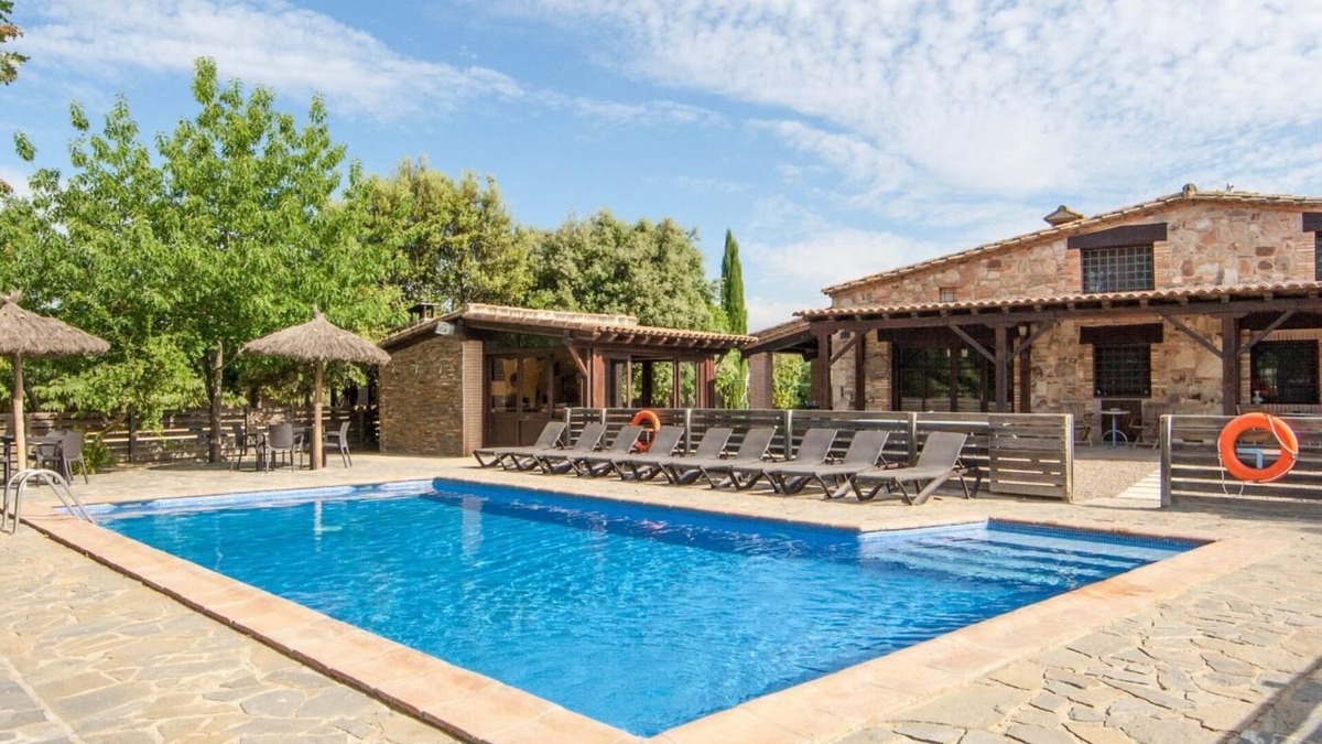 Riudarenes Villa | Large villa for 20pax, 45min from Barcelona, ​BBQ, WiFi