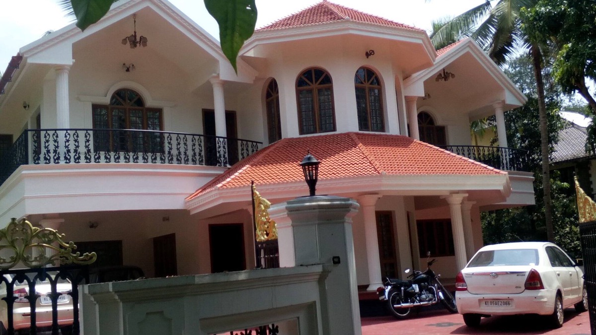 Kumaranalloor Villa | Large villa in kottayam town with 6 bedrooms