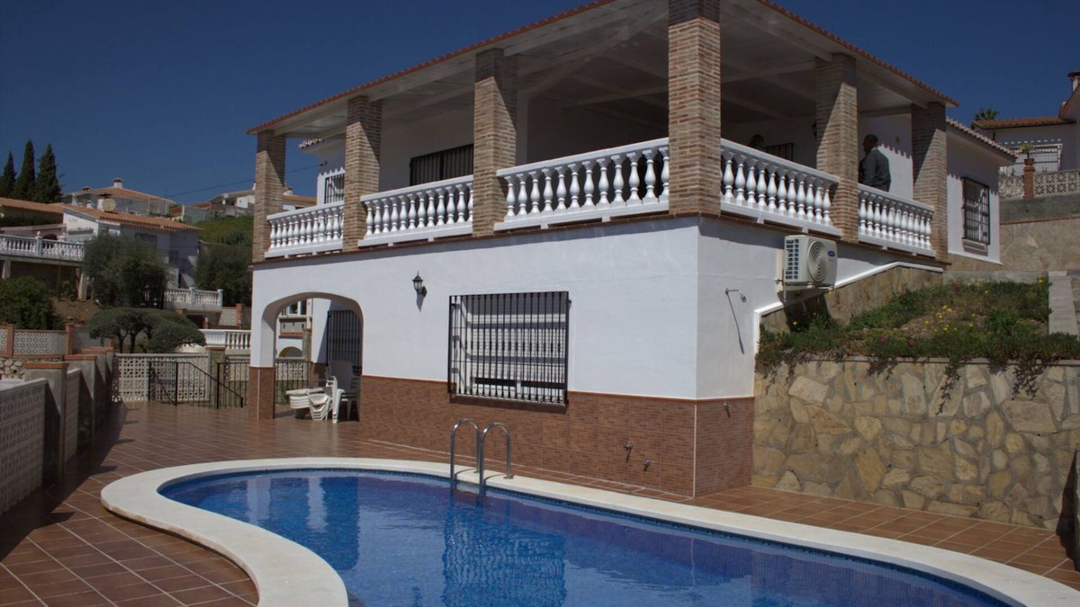 Benajarafe Villa | Large villa near the beach with pool and sea views