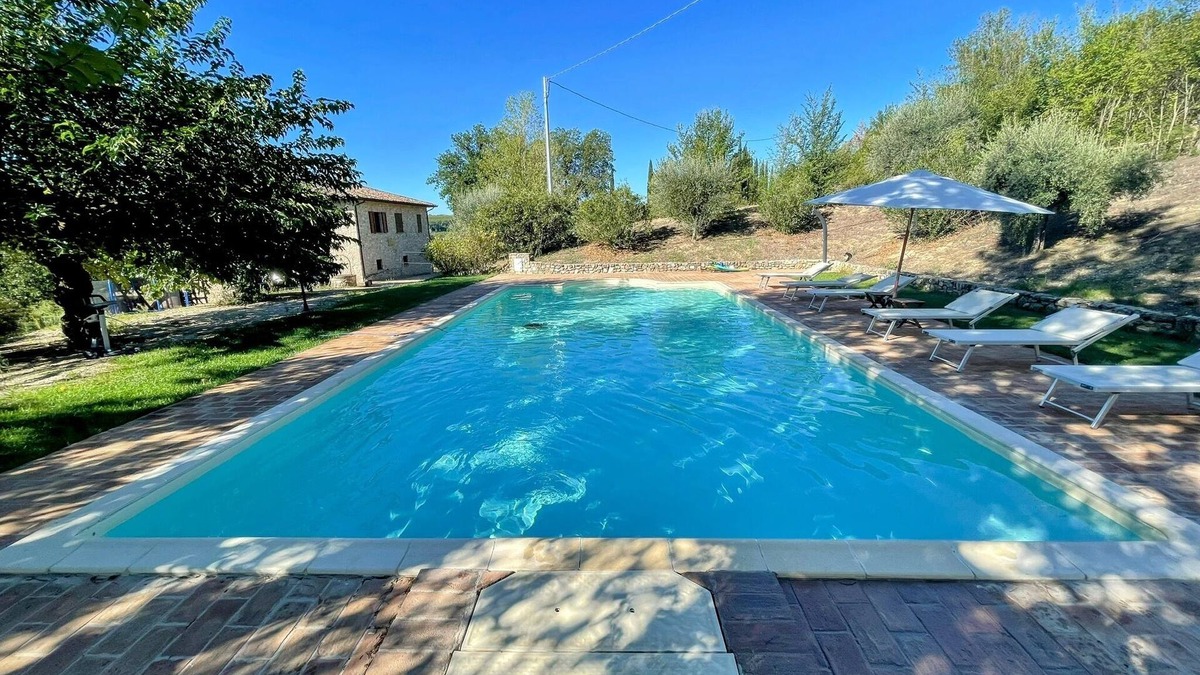 Loreto Villa | Large villa - sleeps 10 - pool - pergola - playground for children - wifi