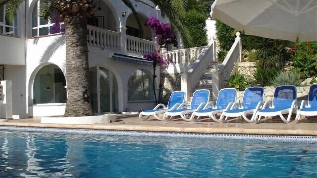 Paichi Villa | Large villa walking distance to shops, bars and Moraria town. Air-con & Wifi