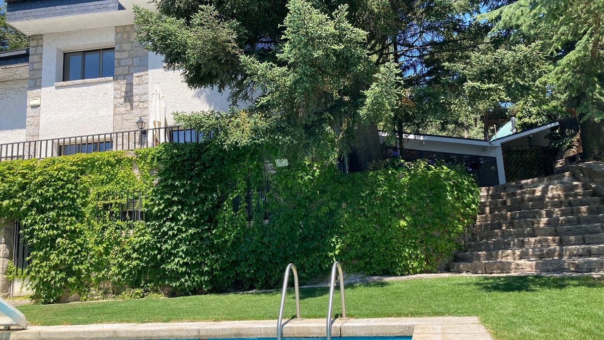 Navacerrada Ski Chalet | Large villa with pool in Navacerrada