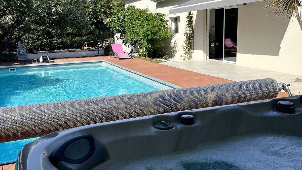 Sussargues House | Large villa with pool between sea and scrubland