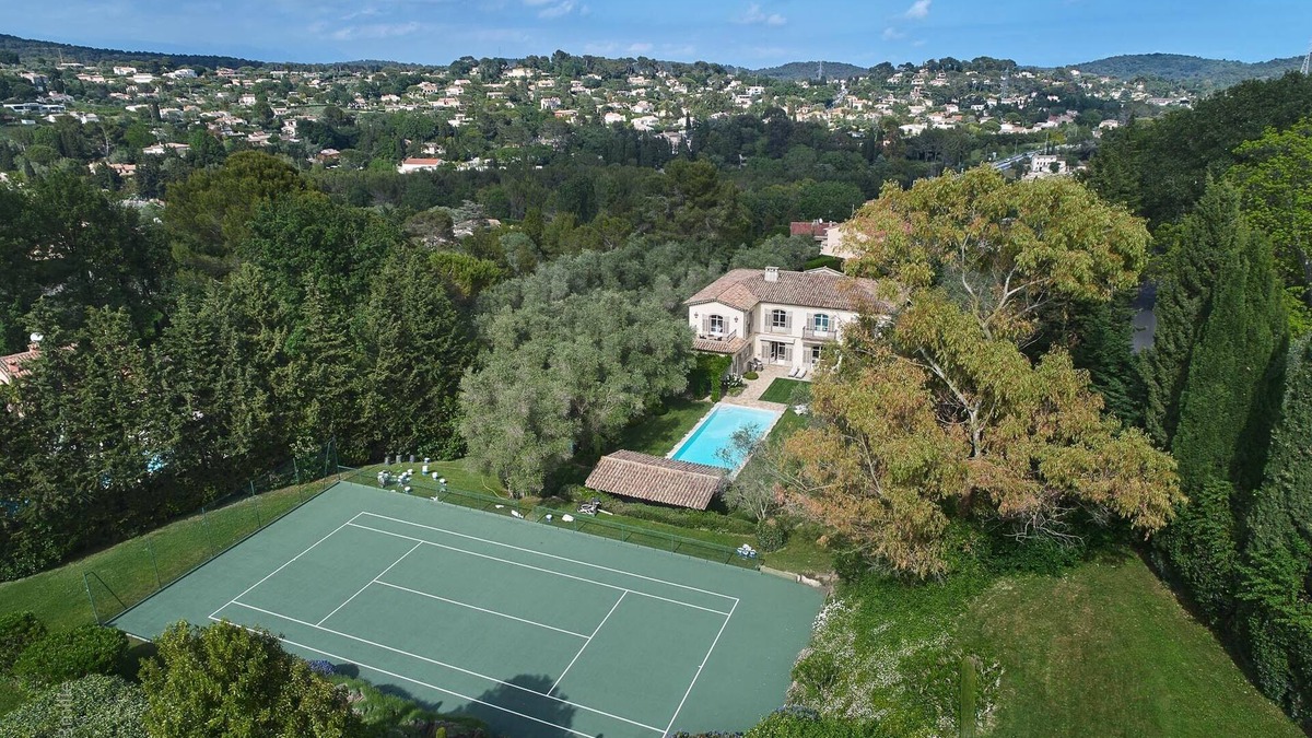 Mougins Villa | Large Villa With Tennis Court and Walking Distance to the old Town