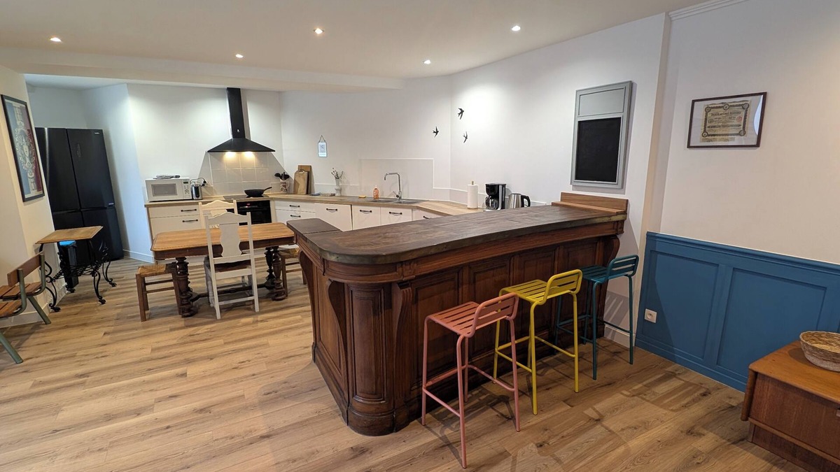 La Seguiniere House | Large village house on the river bank