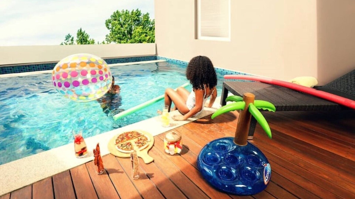 La Misere Villa | Large VIP Bedroom in Deluxe Pool CliffHanger Villa