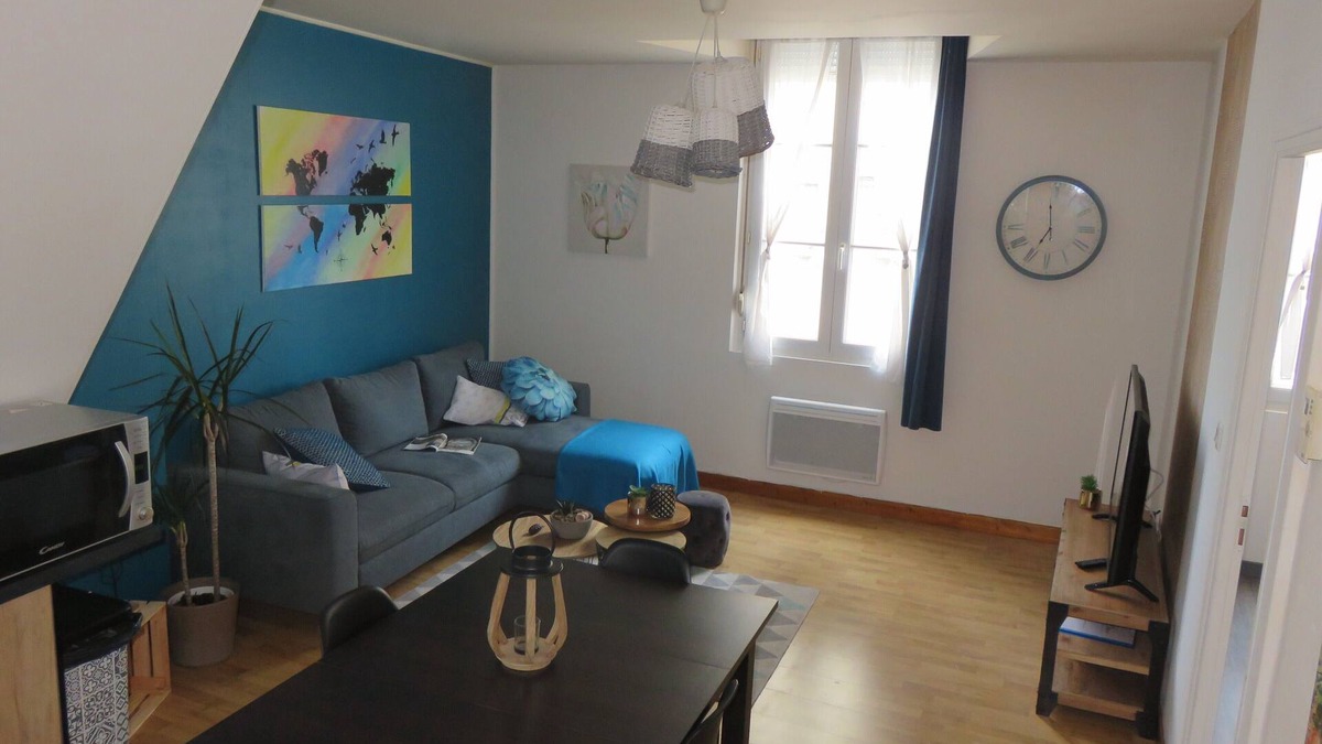 Thouars Apartment | Large warm apartment