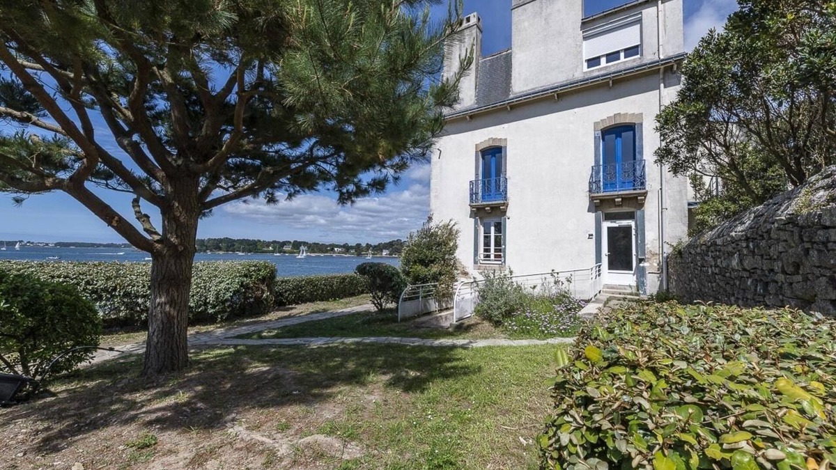 Ile-aux-Moines Villa | Large waterfront house on a car-free island