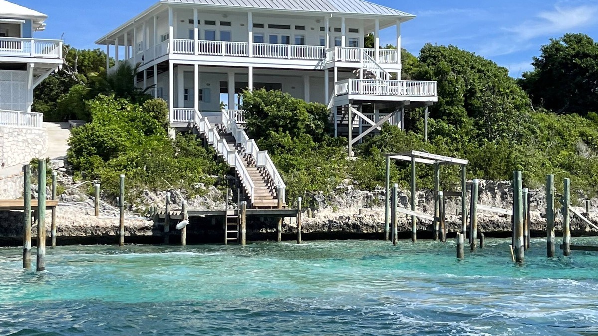 Lubbers Quarters Cay House | Large waterfront Home on Lubbers with Private Boat Dock
