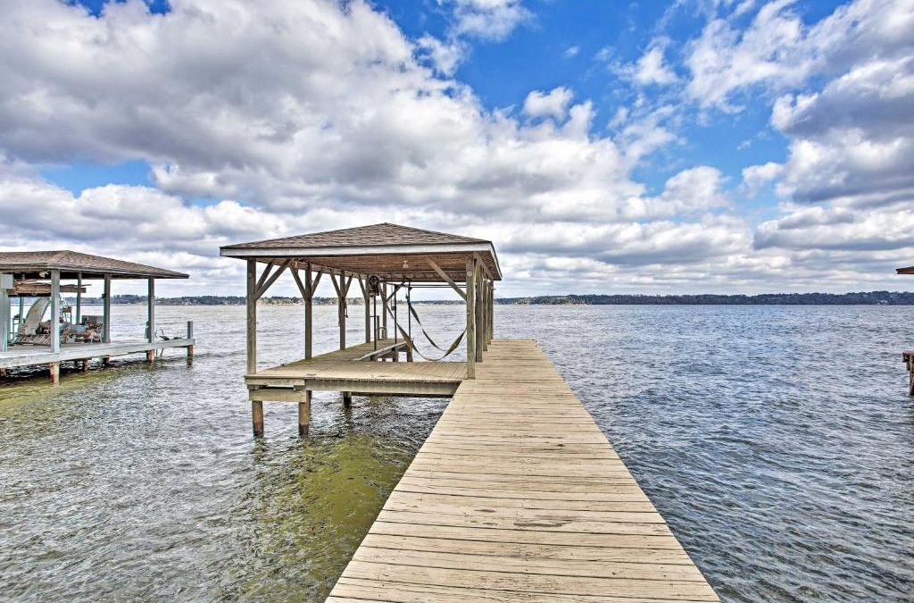 Coffee City House | Large Waterfront Lake Palestine Home with Deck, Dock