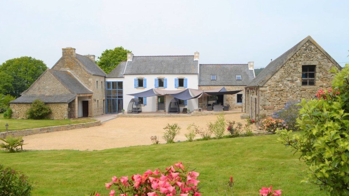 Plougonven House | Large weaving house completely renovated TY KERGORRE