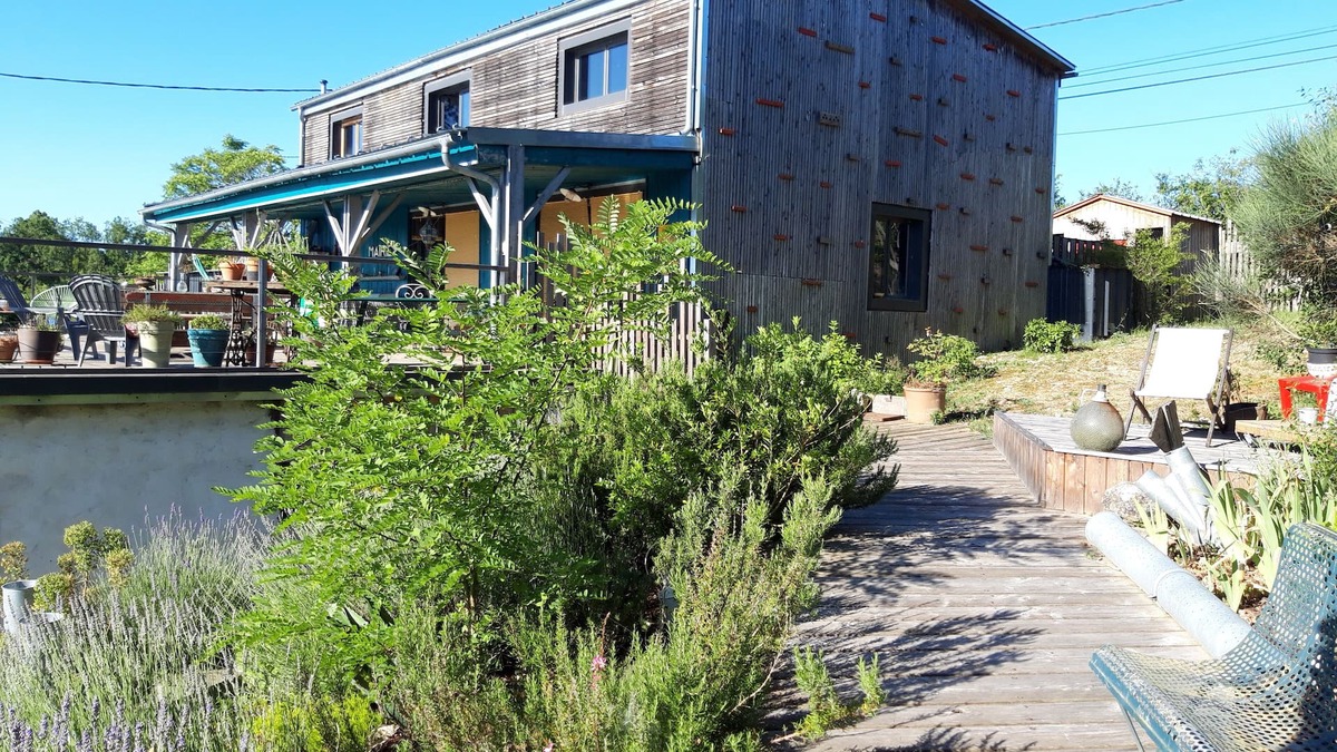Jegun House | Large wooden house with swimming pool