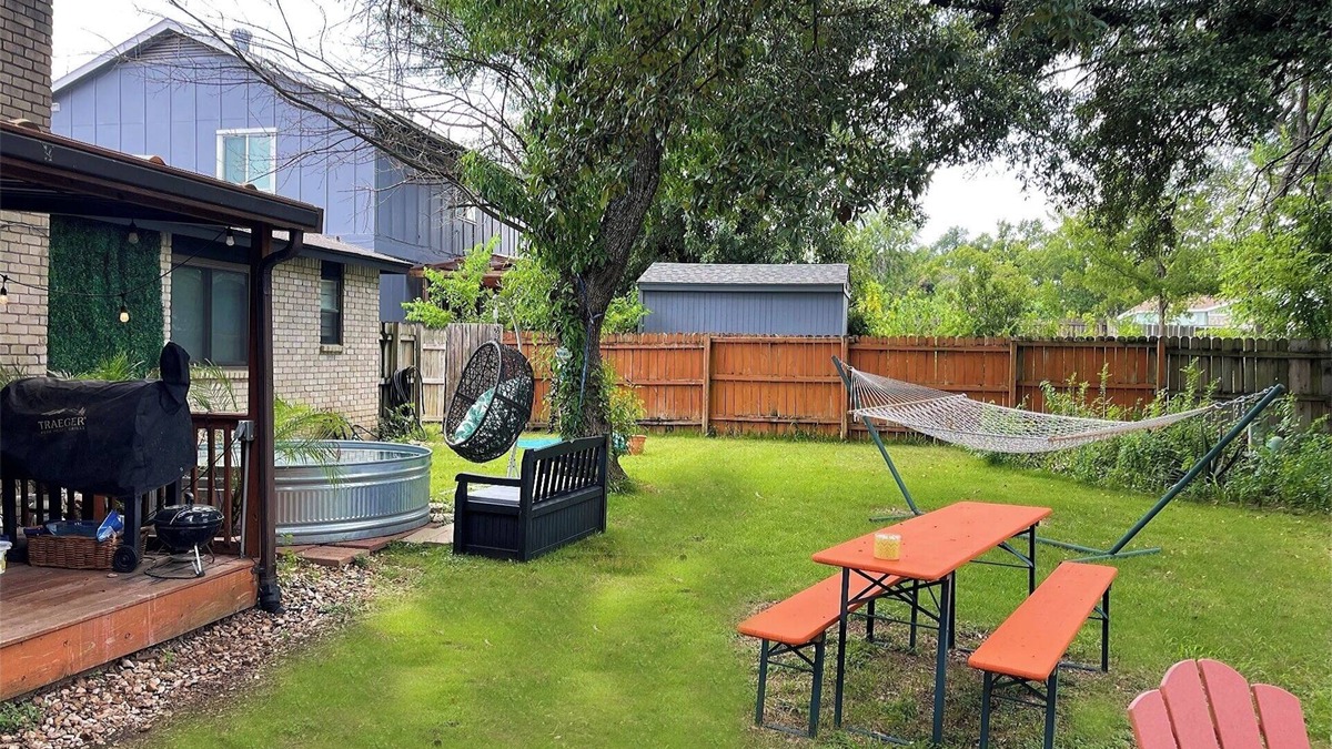 Austin House | Large Yard, Deck + Stock Tank Pool