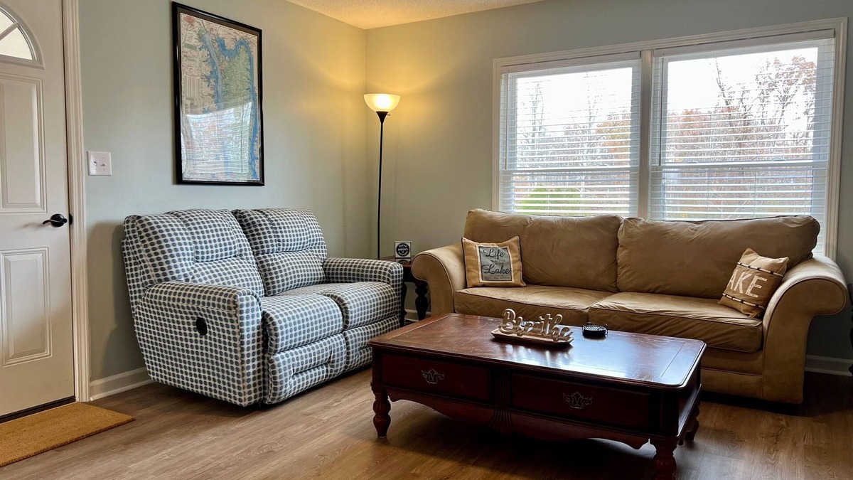 Gilbertsville Apartment | Large yard & patio, KY lake view, hi speed WiFi, 1