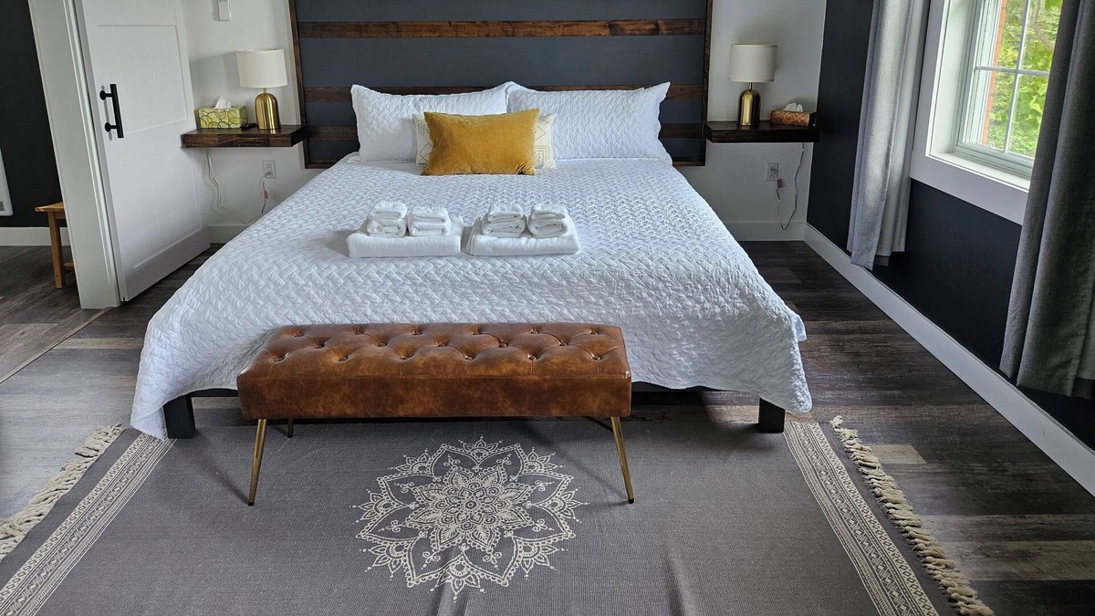 Placentia Apartment | Larkin Sunrise-Suite