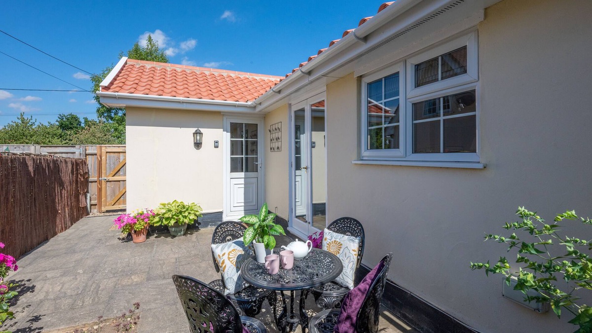 Debach House | Larksfield Snug - One Bedroom House, Sleeps 2