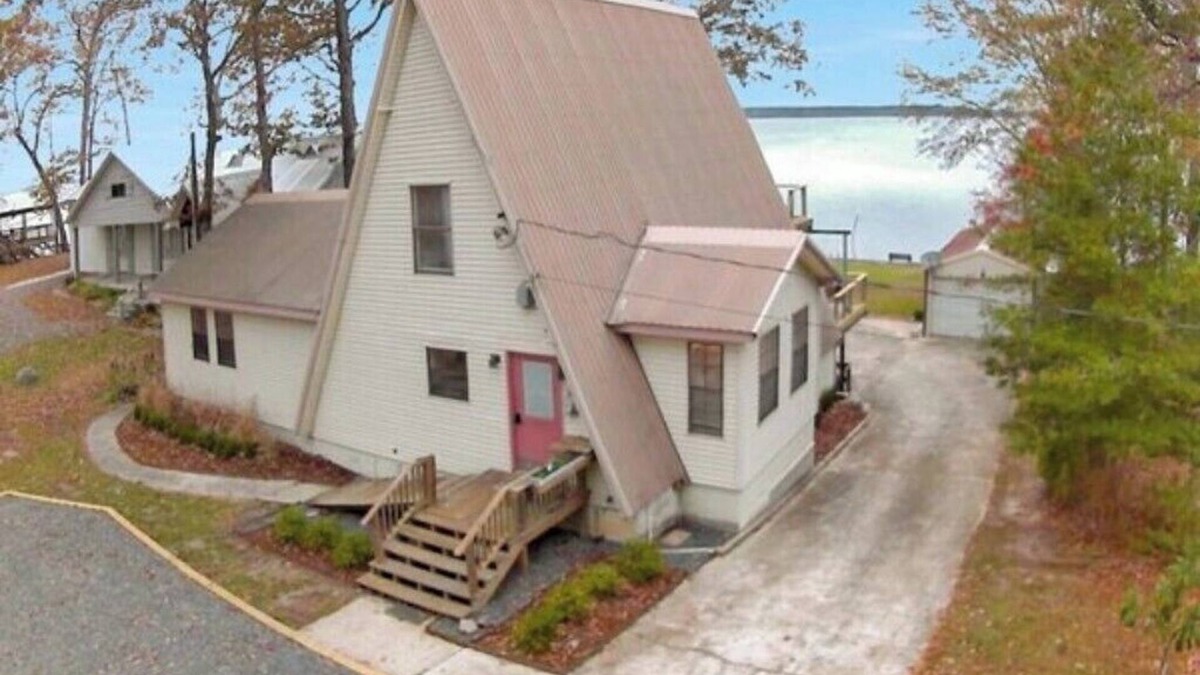 Zwolle House | Larkspur Lodge on Scenic Toledo Bend Lake