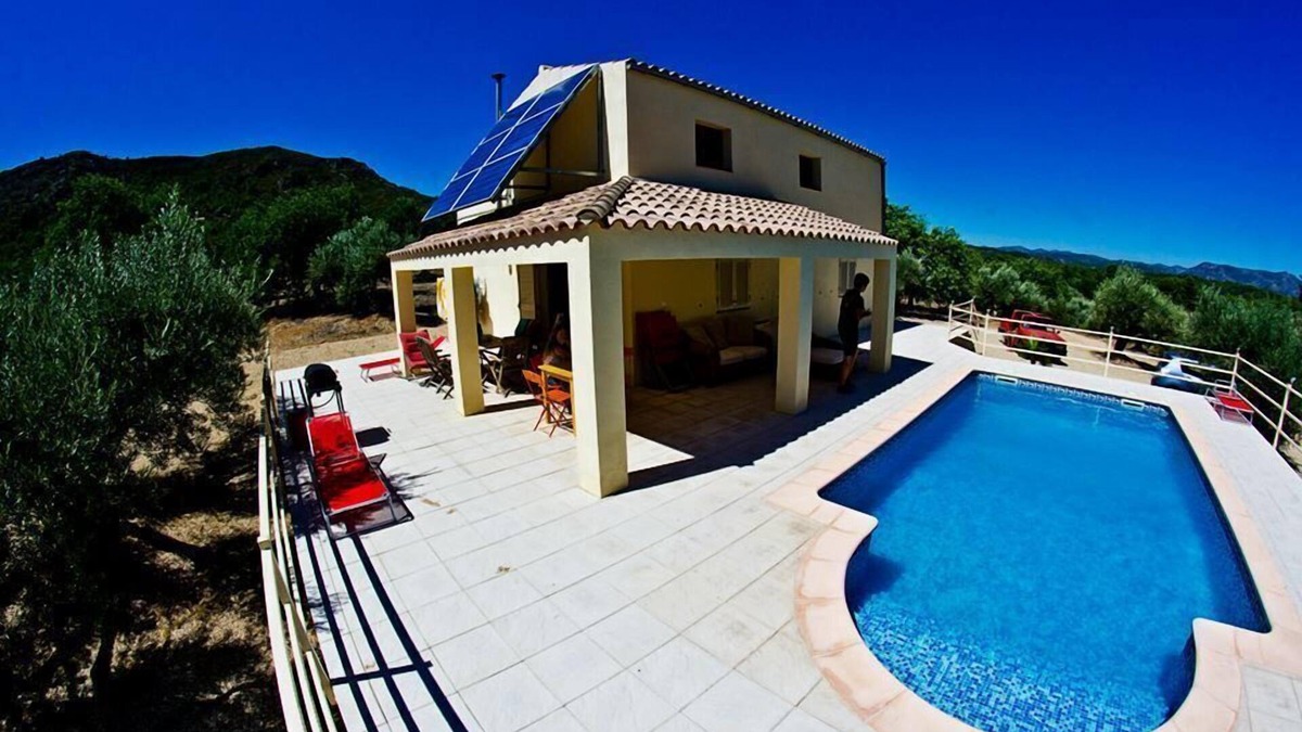 Costa Dorada House | Las Bordes, mansion in a unique location with its own olive grove and forest